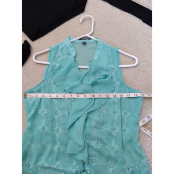 Gorgeous Ruffled Embroidered Tie Front Tank Top Size M - Picture 7 of 8